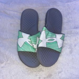 UNDER ARMOUR SLIDES